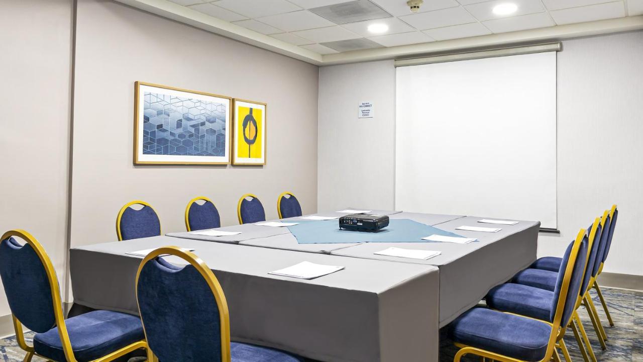Express By Ihg Hotel 4*