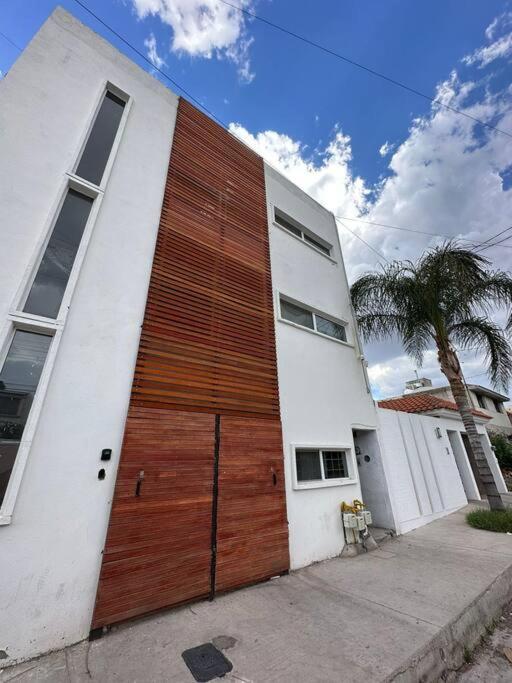 Apartamento Impecable Y Fresco, Con Excelente Ubicacion Apartamento