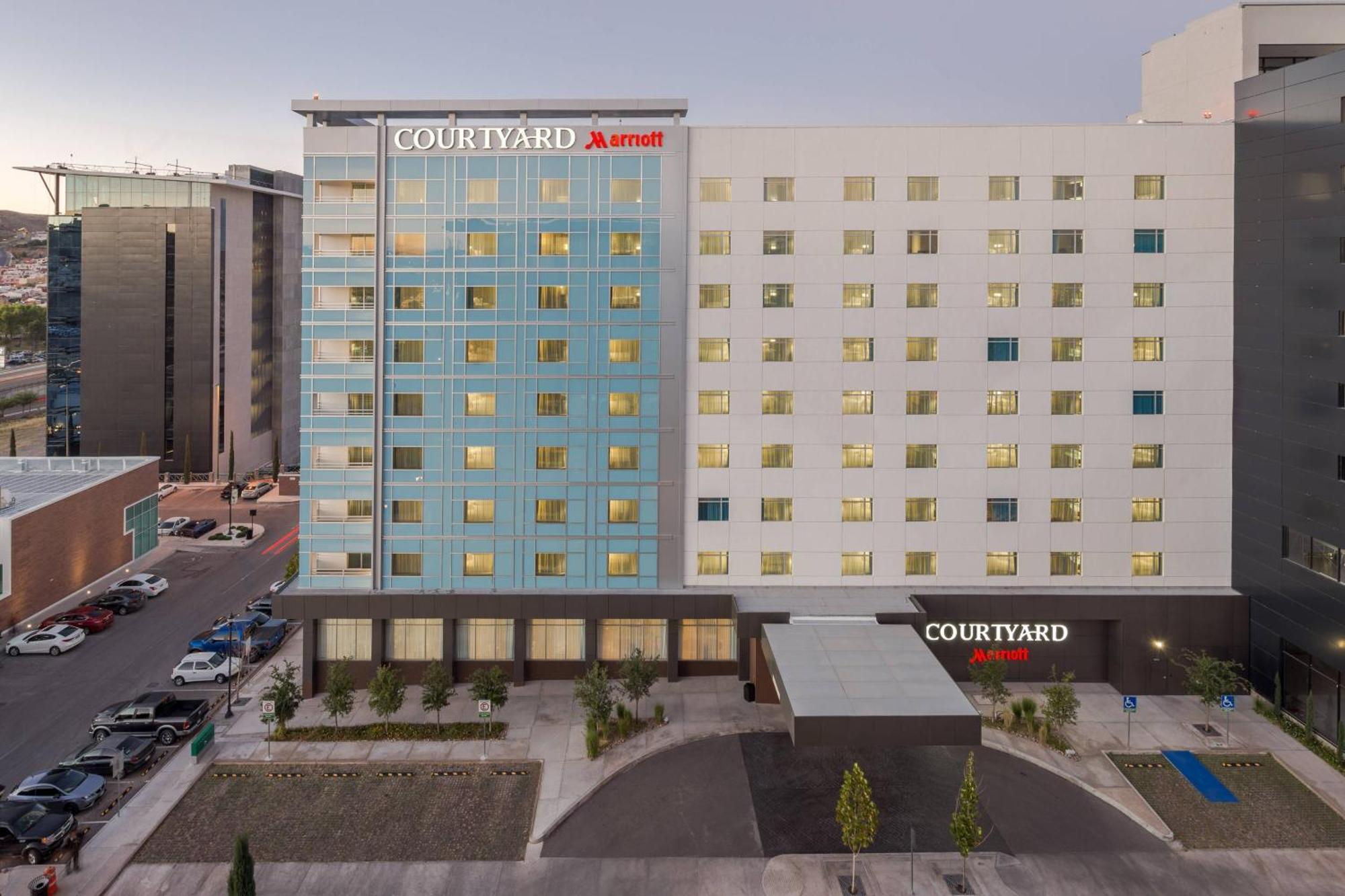 Courtyard By Marriott Hotel