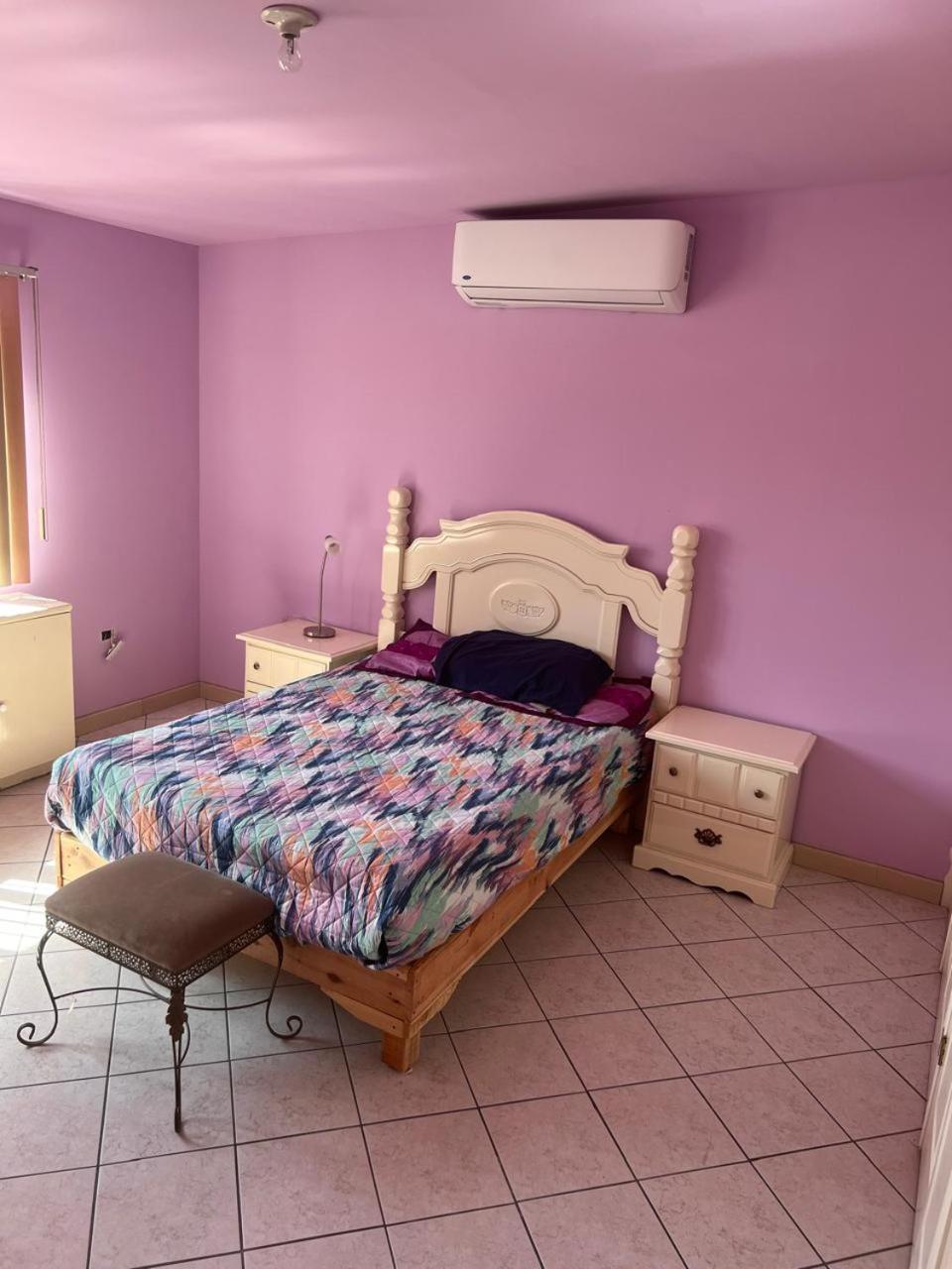 A 2 Cuadras De La Normal Del Estado Y 8 De Itesm Habitación en casa particular Chihuahua